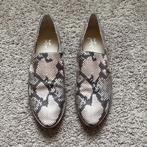 Crown Vintage Snakeskin Patterned Loafers